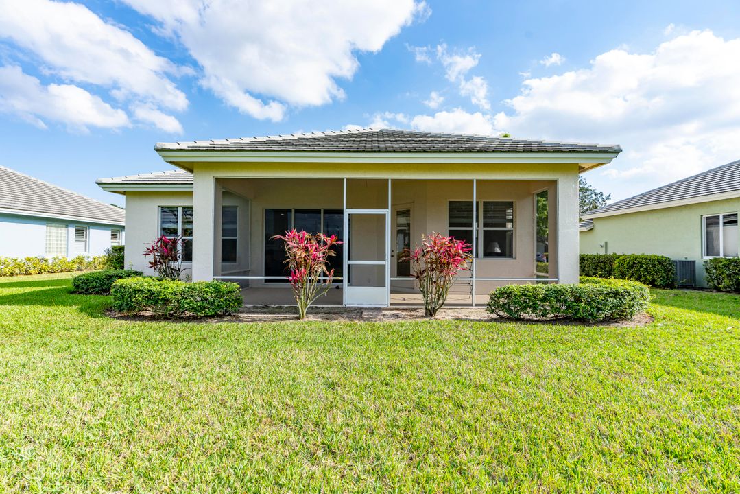For Sale: $419,000 (2 beds, 2 baths, 2052 Square Feet)