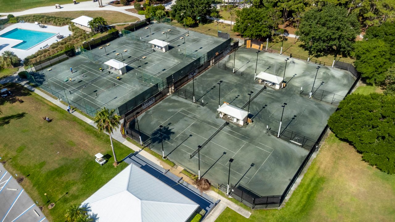 For Sale: $419,000 (2 beds, 2 baths, 2052 Square Feet)