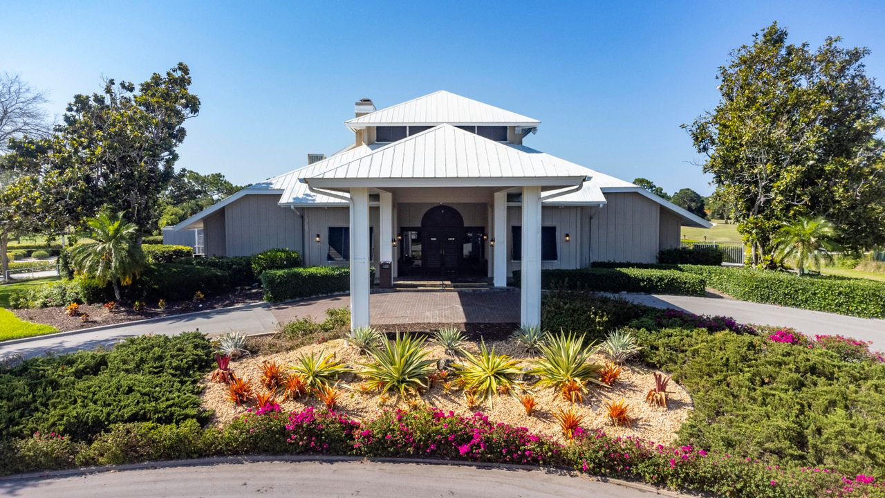 For Sale: $419,000 (2 beds, 2 baths, 2052 Square Feet)