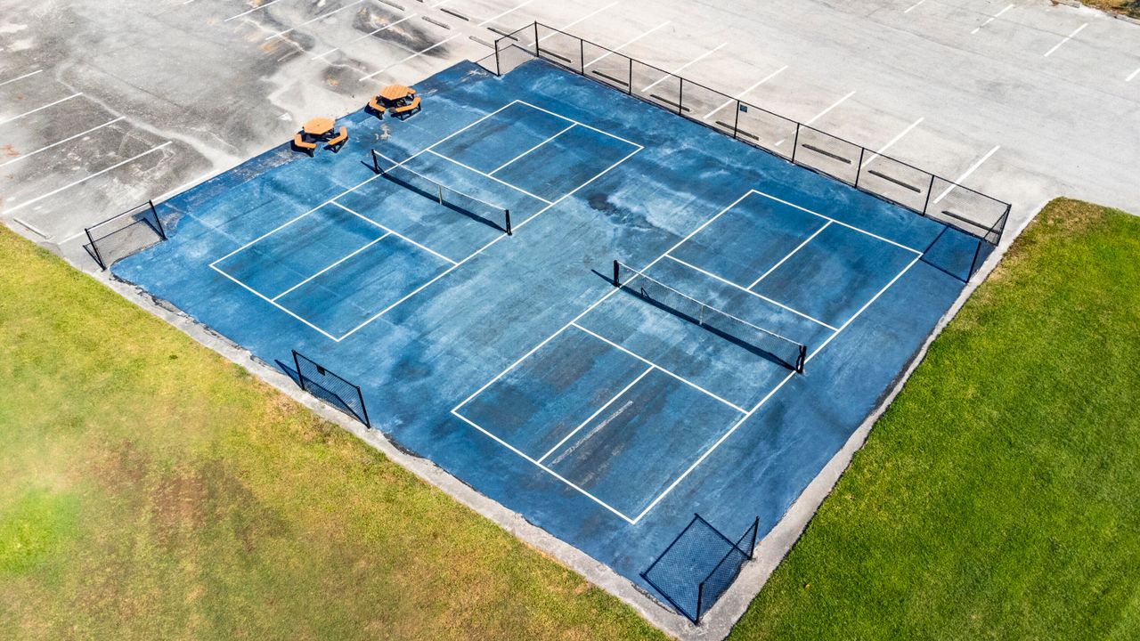 For Sale: $419,000 (2 beds, 2 baths, 2052 Square Feet)