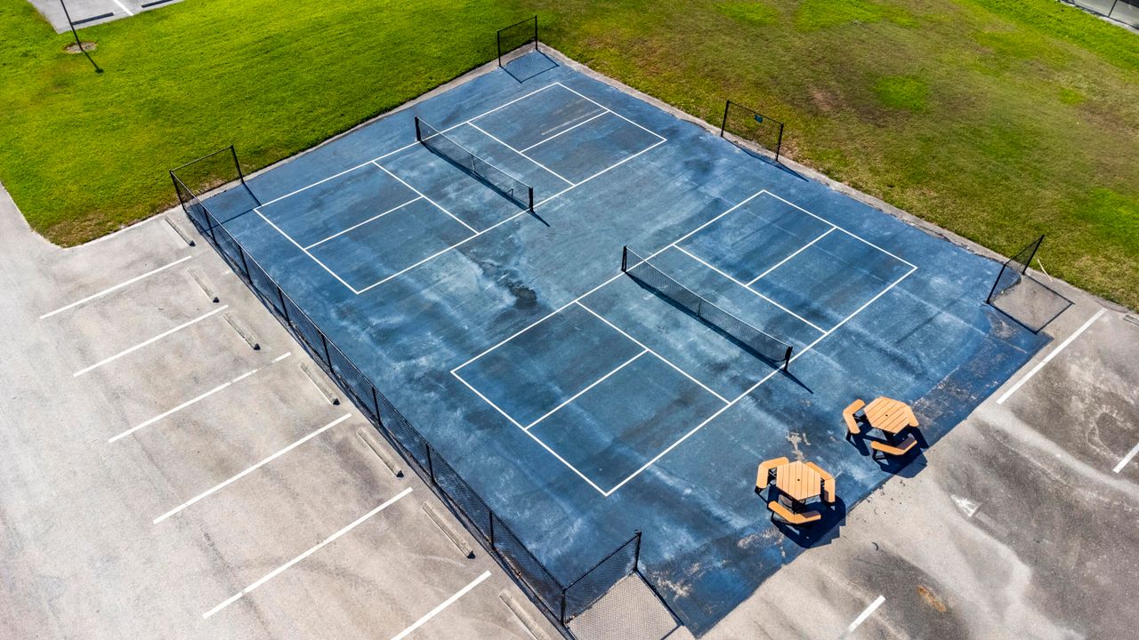 For Sale: $419,000 (2 beds, 2 baths, 2052 Square Feet)