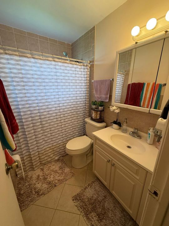 For Rent: $2,200 (2 beds, 1 baths, 770 Square Feet)