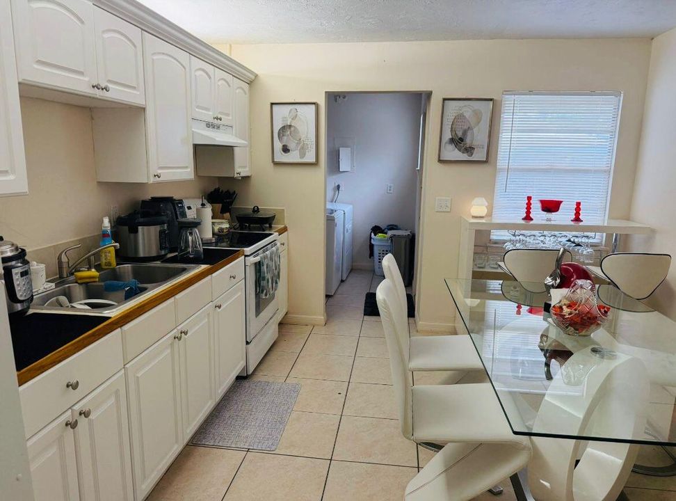 For Rent: $2,200 (2 beds, 1 baths, 770 Square Feet)