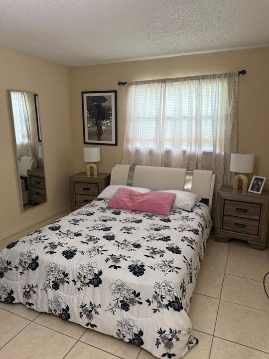 For Rent: $2,200 (2 beds, 1 baths, 770 Square Feet)