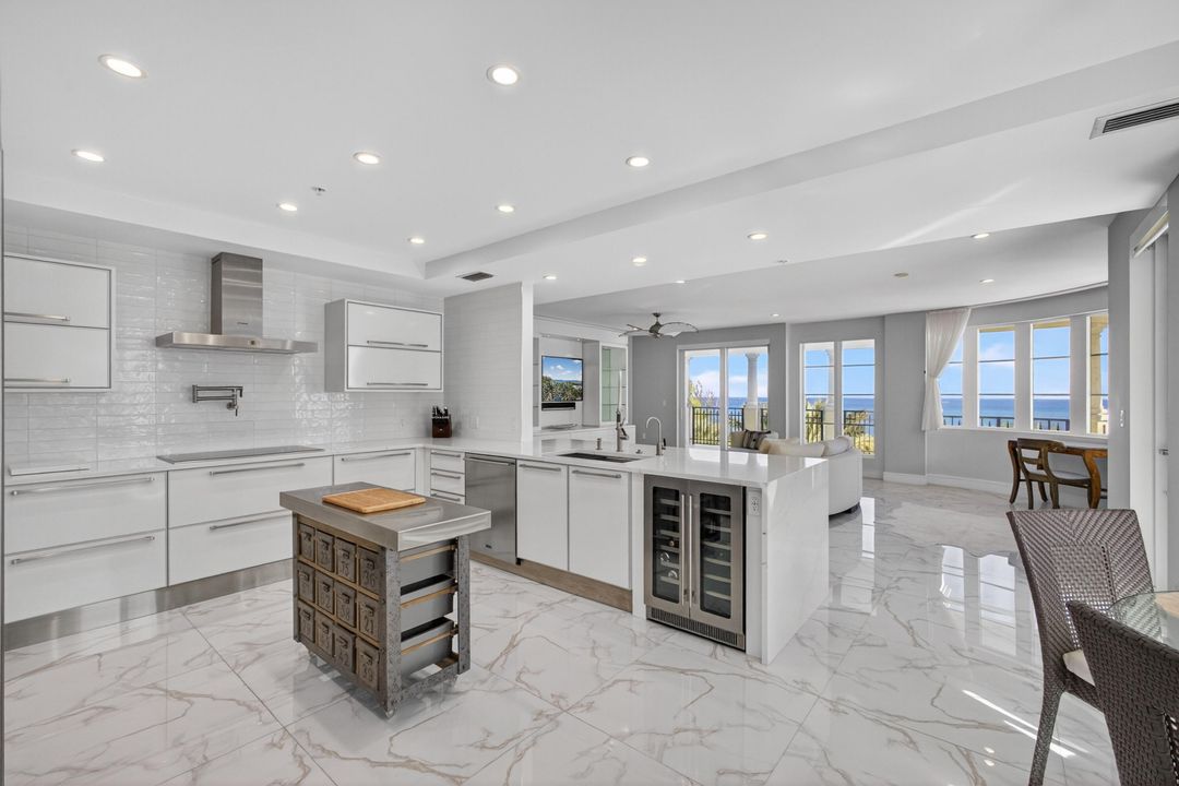 En Venta: $3,945,000 (3 camas, 3 baños, 3295 Pies cuadrados)