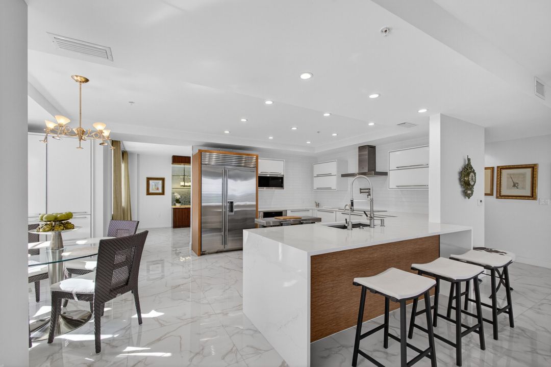 En Venta: $3,945,000 (3 camas, 3 baños, 3295 Pies cuadrados)