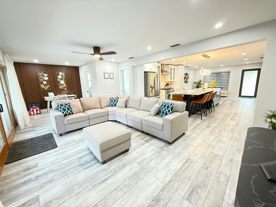 For Rent: $12,500 (3 beds, 3 baths, 2134 Square Feet)