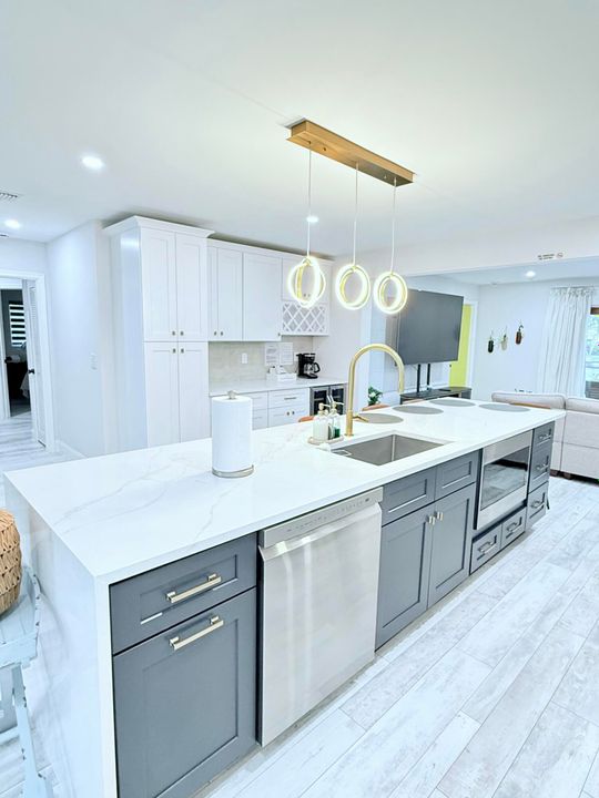 For Rent: $12,500 (3 beds, 3 baths, 2134 Square Feet)