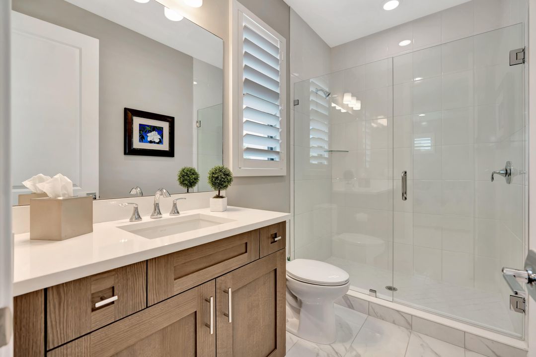 Под контрактом: $3,500,000 (4 спален, 4 ванн, 3918 Квадратных фут)