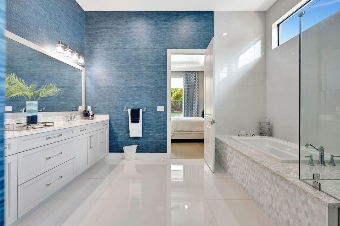 Под контрактом: $3,500,000 (4 спален, 4 ванн, 3918 Квадратных фут)