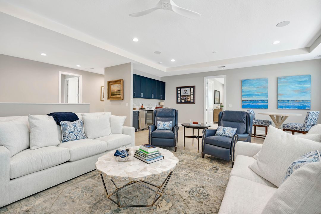 Под контрактом: $3,500,000 (4 спален, 4 ванн, 3918 Квадратных фут)