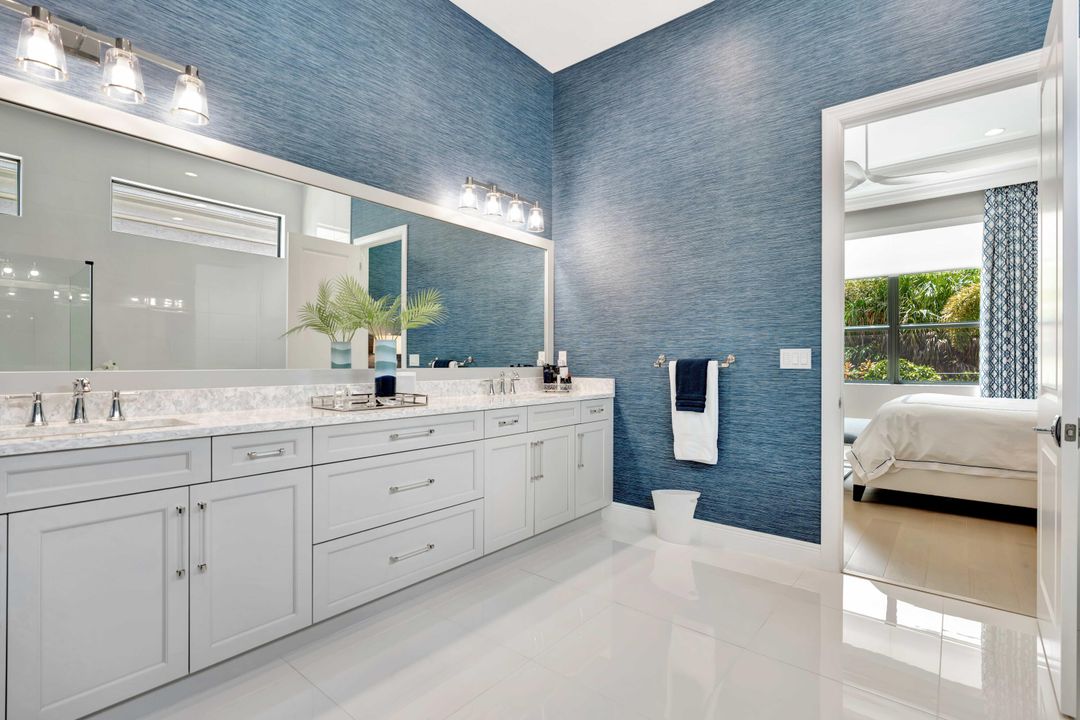 Под контрактом: $3,500,000 (4 спален, 4 ванн, 3918 Квадратных фут)