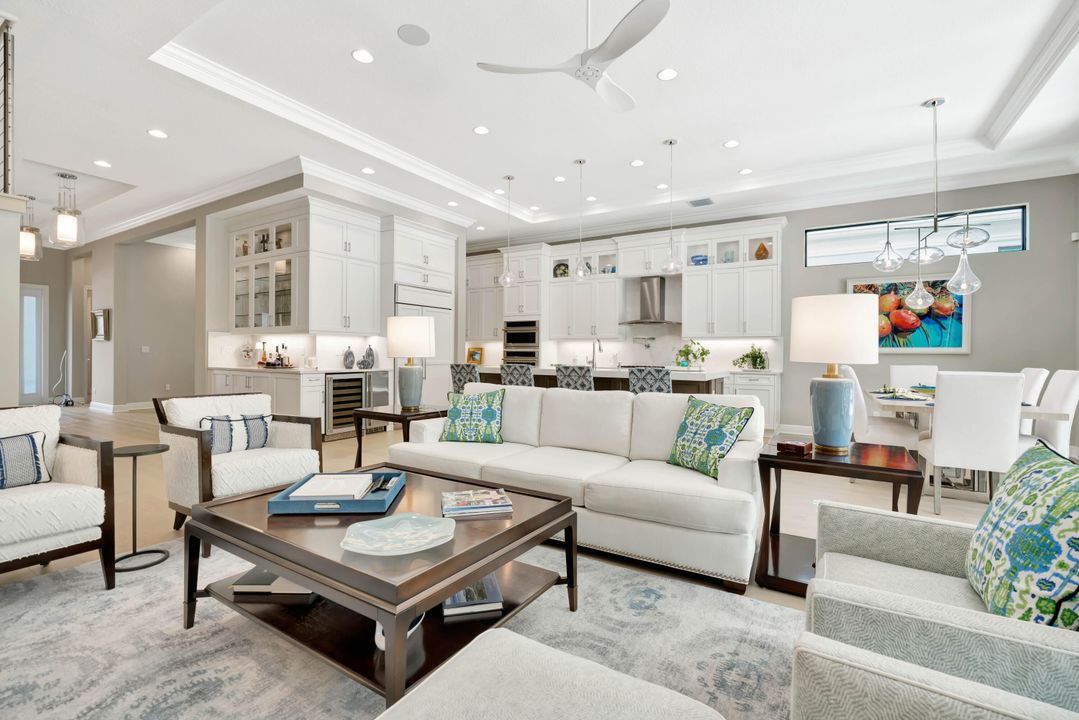 Под контрактом: $3,500,000 (4 спален, 4 ванн, 3918 Квадратных фут)