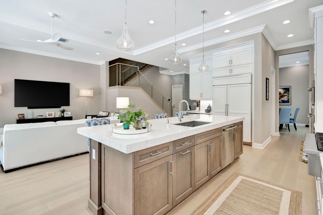 Под контрактом: $3,500,000 (4 спален, 4 ванн, 3918 Квадратных фут)