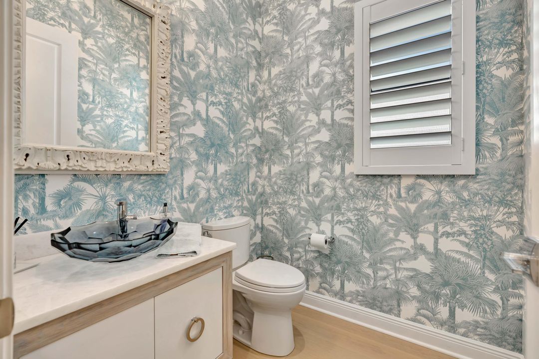 Под контрактом: $3,500,000 (4 спален, 4 ванн, 3918 Квадратных фут)