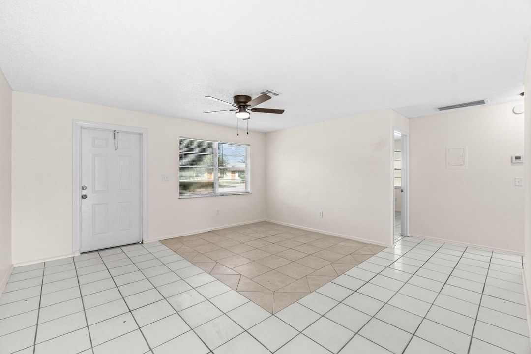 Activo con contrato: $2,200 (3 camas, 1 baños, 1050 Pies cuadrados)