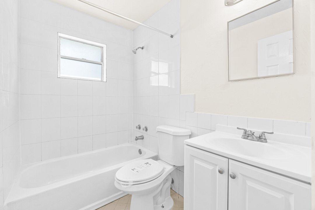 Activo con contrato: $2,200 (3 camas, 1 baños, 1050 Pies cuadrados)