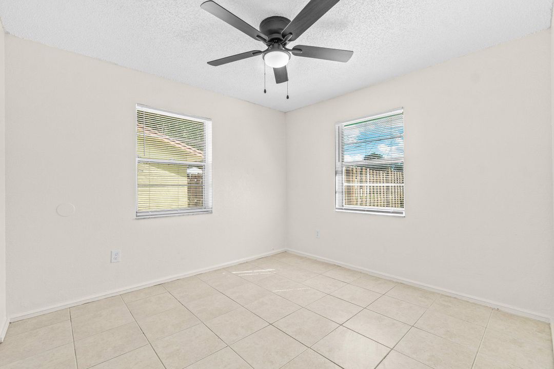 Activo con contrato: $2,200 (3 camas, 1 baños, 1050 Pies cuadrados)