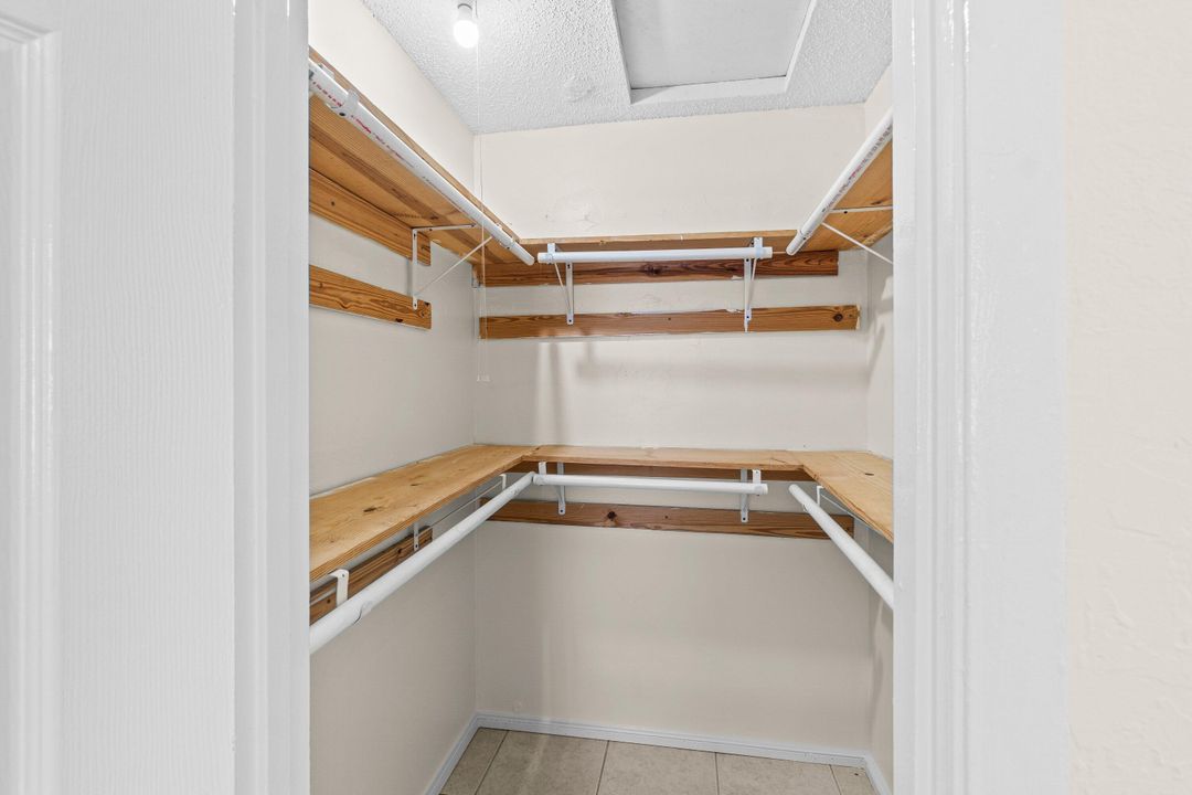 Activo con contrato: $2,200 (3 camas, 1 baños, 1050 Pies cuadrados)