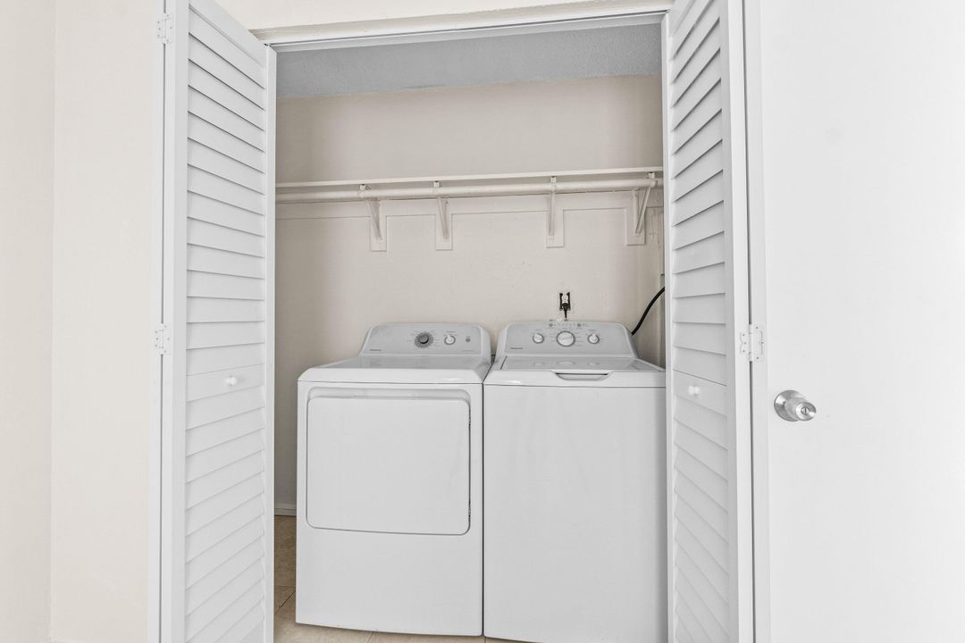 Activo con contrato: $2,200 (3 camas, 1 baños, 1050 Pies cuadrados)