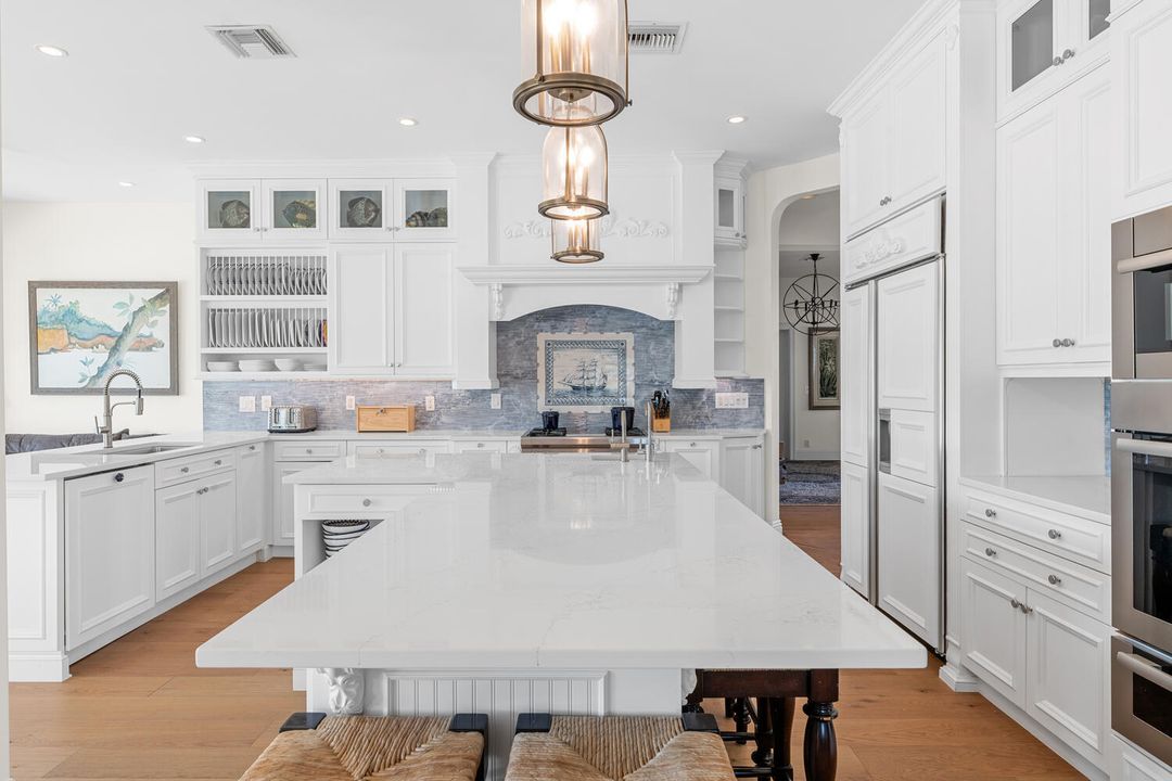 For Sale: $6,975,000 (6 beds, 6 baths, 7844 Square Feet)