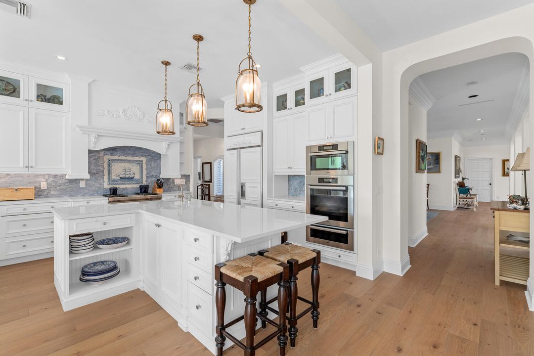 For Sale: $6,975,000 (6 beds, 6 baths, 7844 Square Feet)