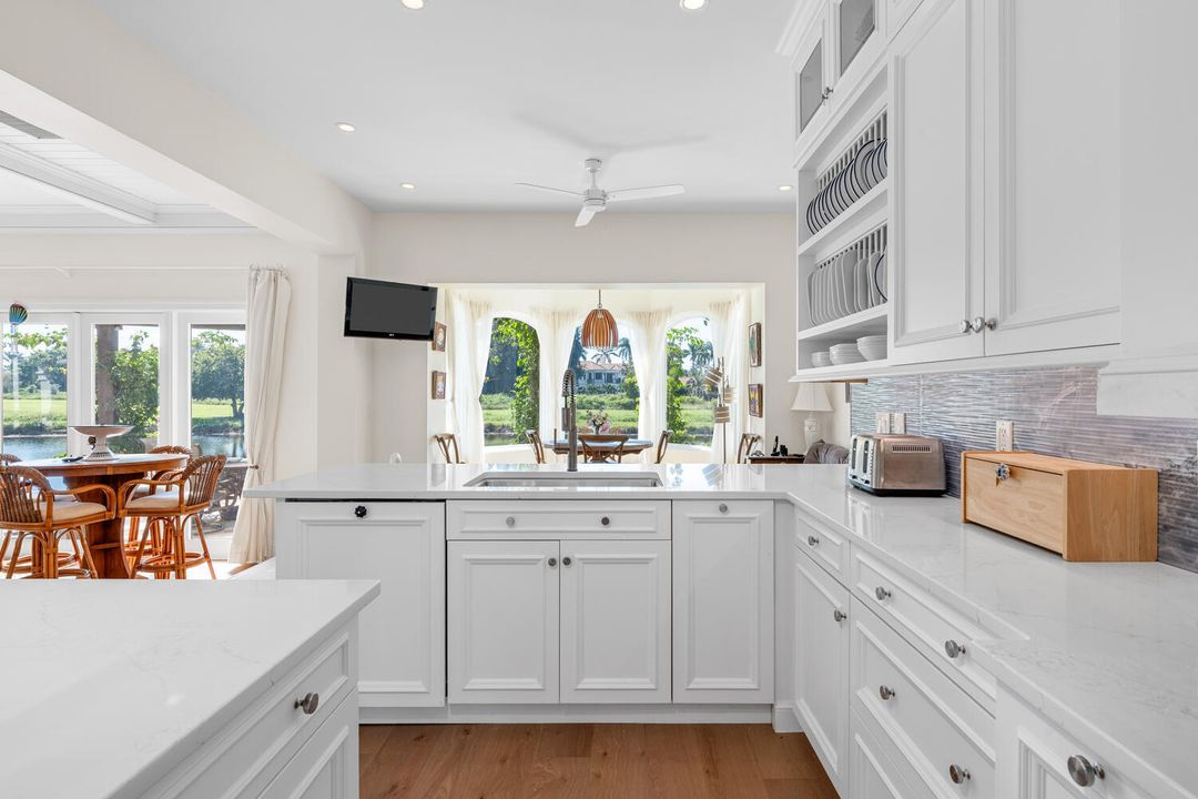 For Sale: $6,975,000 (6 beds, 6 baths, 7844 Square Feet)