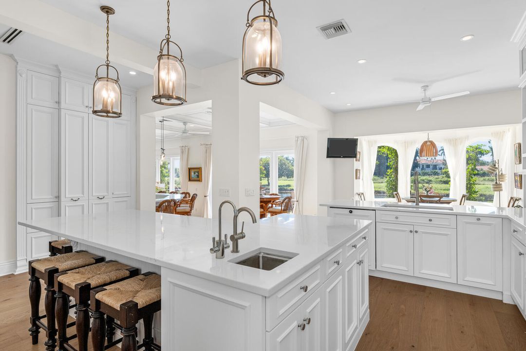 For Sale: $6,975,000 (6 beds, 6 baths, 7844 Square Feet)