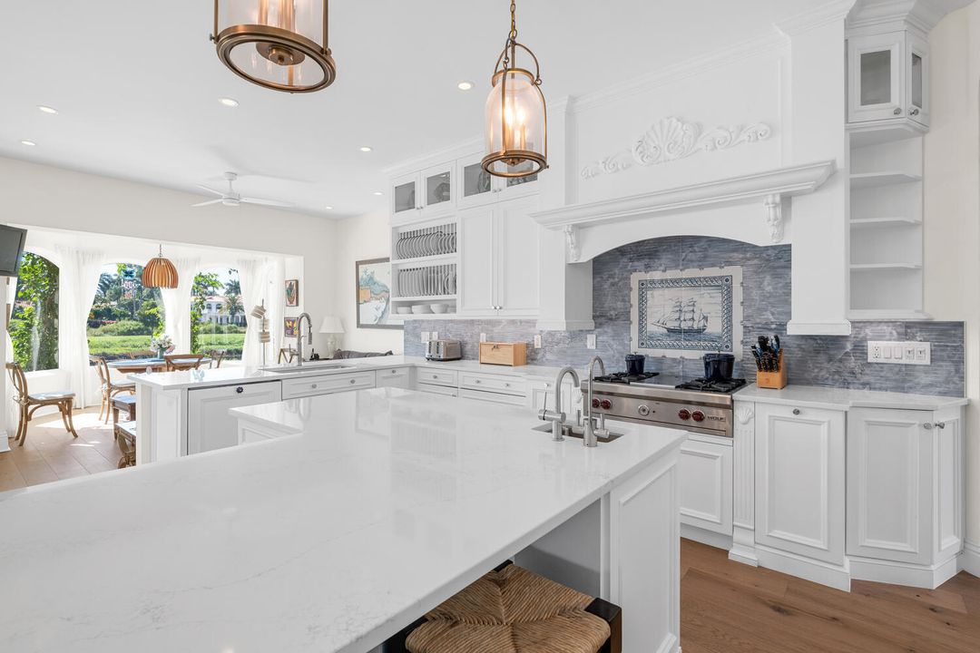 For Sale: $6,975,000 (6 beds, 6 baths, 7844 Square Feet)