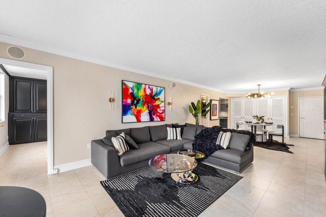 For Sale: $499,900 (1 beds, 1 baths, 1008 Square Feet)