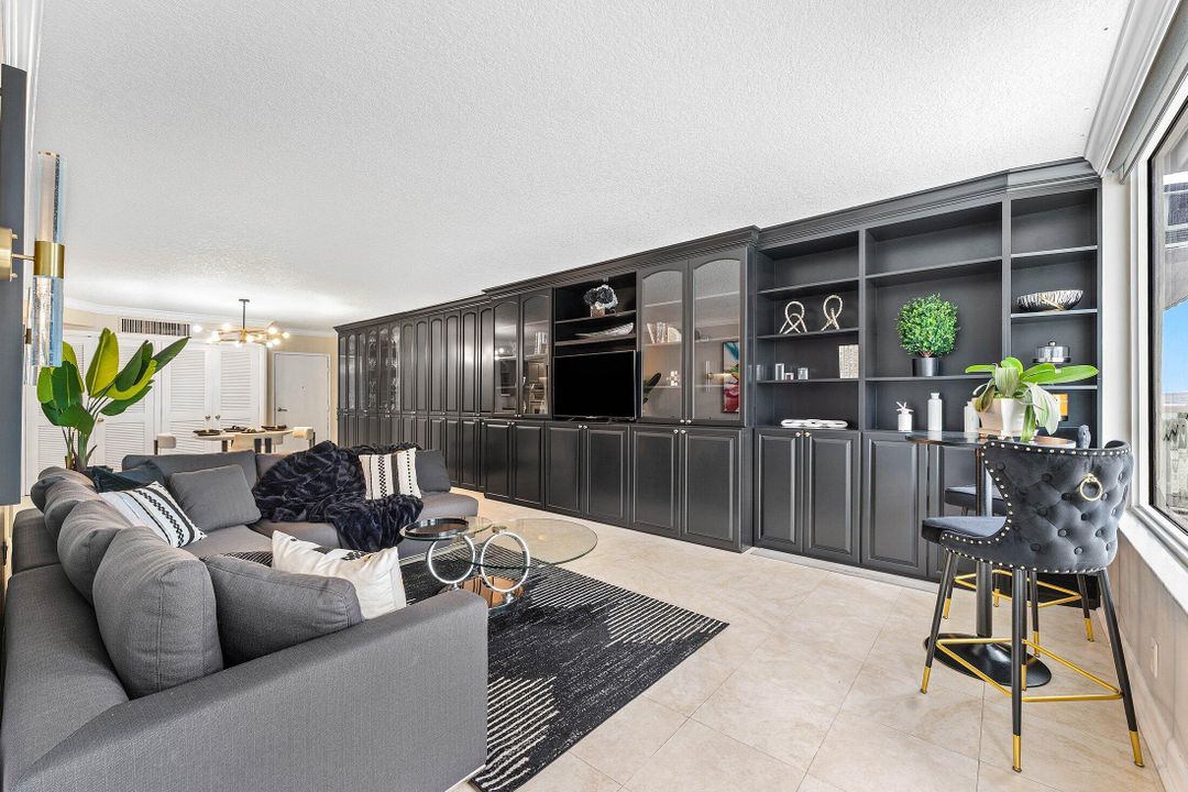 For Sale: $499,900 (1 beds, 1 baths, 1008 Square Feet)