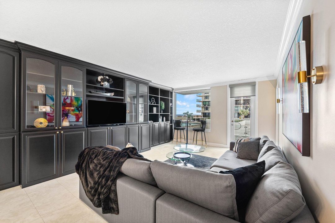 For Sale: $499,900 (1 beds, 1 baths, 1008 Square Feet)