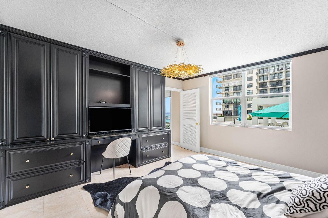 For Sale: $499,900 (1 beds, 1 baths, 1008 Square Feet)