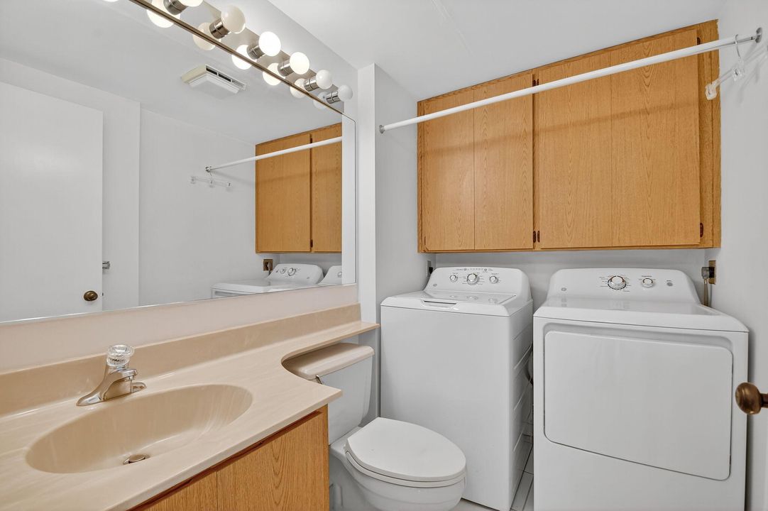 Под контрактом: $250,000 (2 спален, 2 ванн, 1236 Квадратных фут)