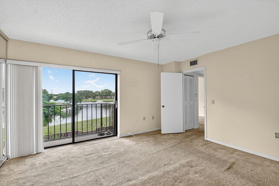 Под контрактом: $250,000 (2 спален, 2 ванн, 1236 Квадратных фут)