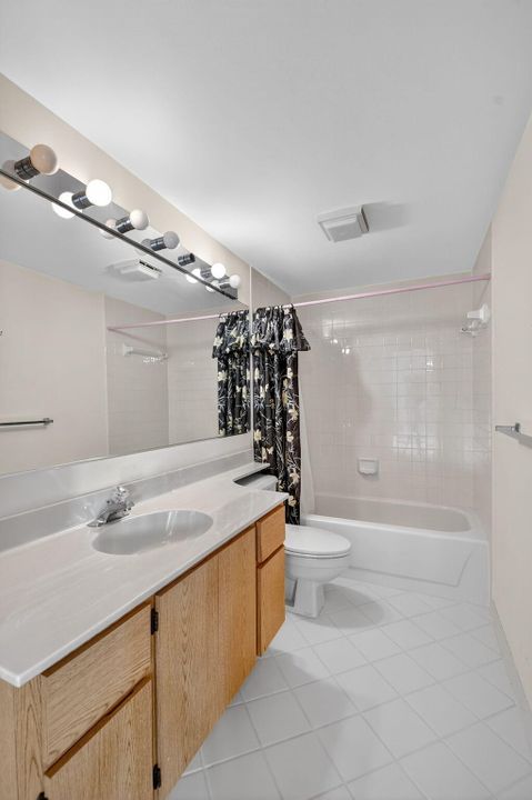 Под контрактом: $250,000 (2 спален, 2 ванн, 1236 Квадратных фут)