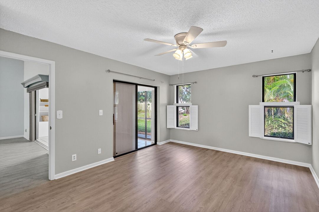 待售: $329,000 (2 贝兹, 2 浴室, 1306 平方英尺)