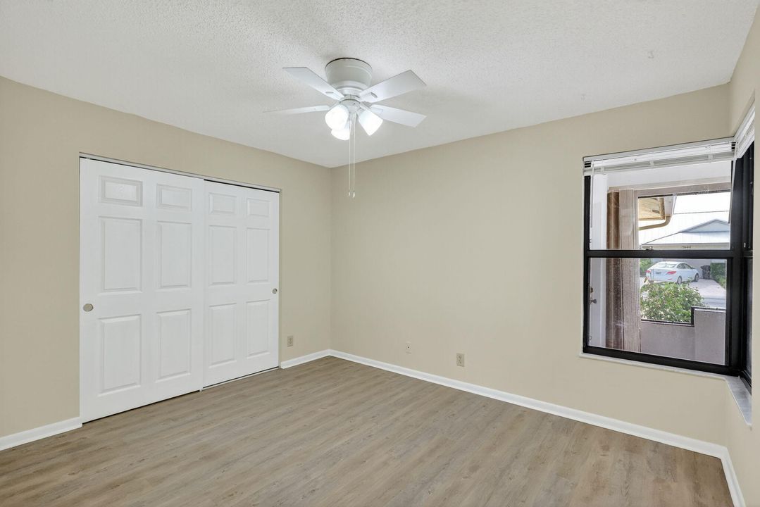 待售: $329,000 (2 贝兹, 2 浴室, 1306 平方英尺)