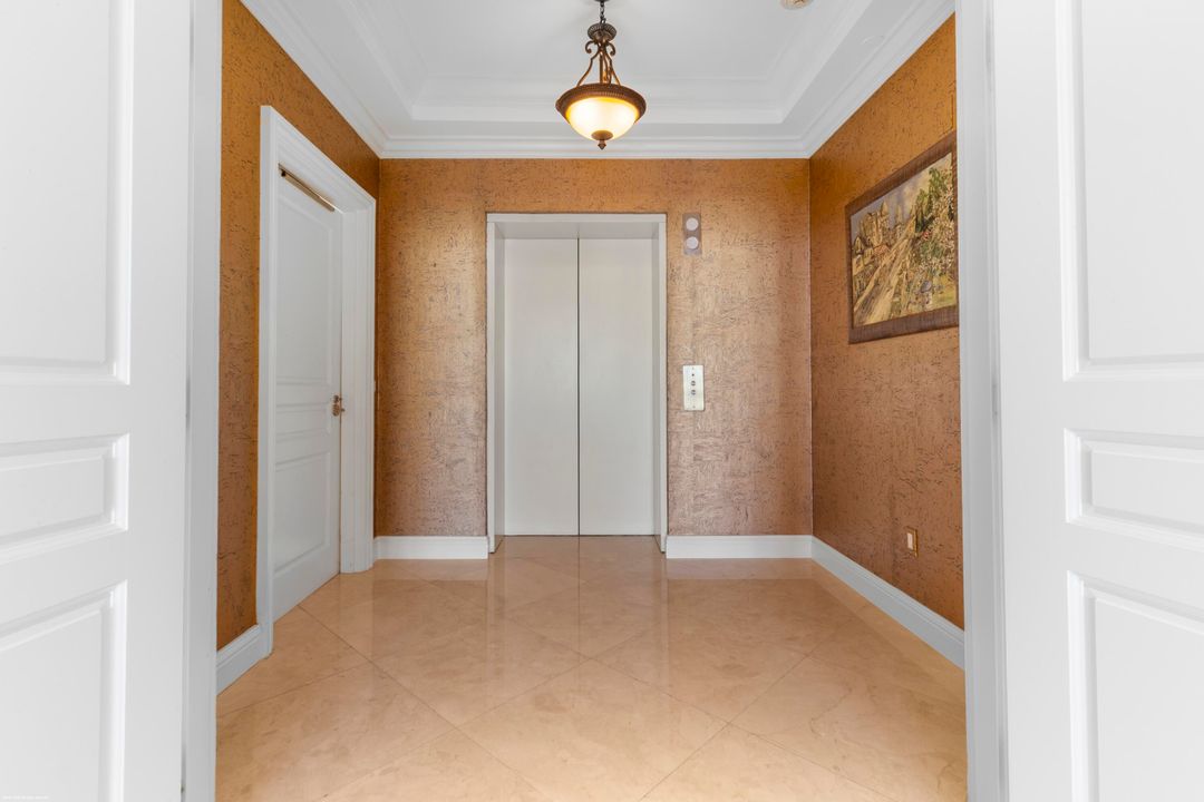 En Venta: $2,499,000 (3 camas, 3 baños, 2801 Pies cuadrados)