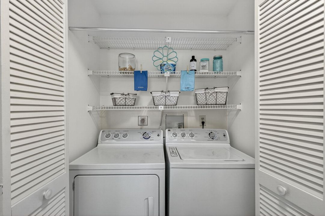 待售: $329,000 (2 贝兹, 2 浴室, 1306 平方英尺)