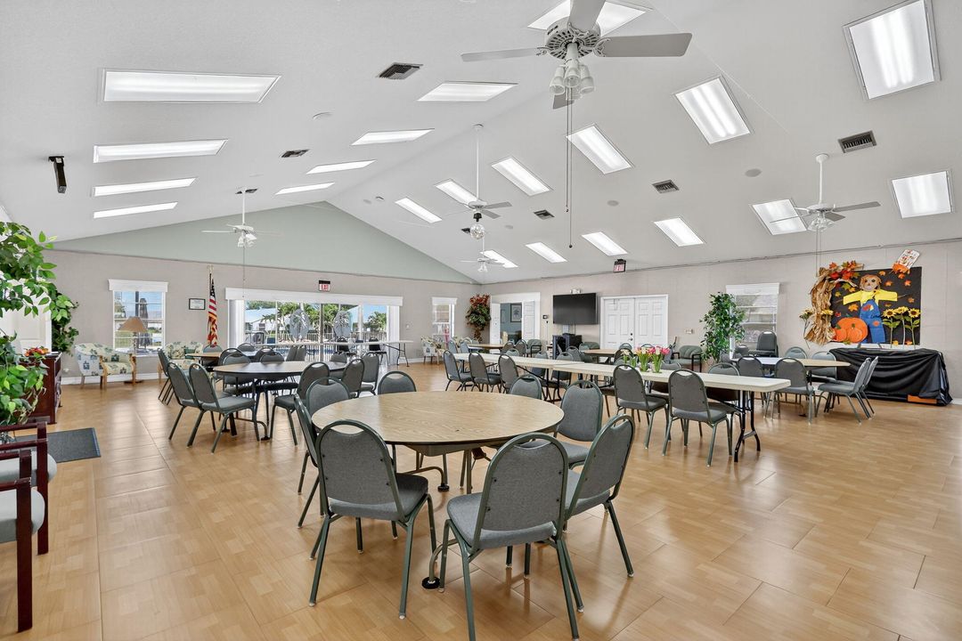 待售: $329,000 (2 贝兹, 2 浴室, 1306 平方英尺)