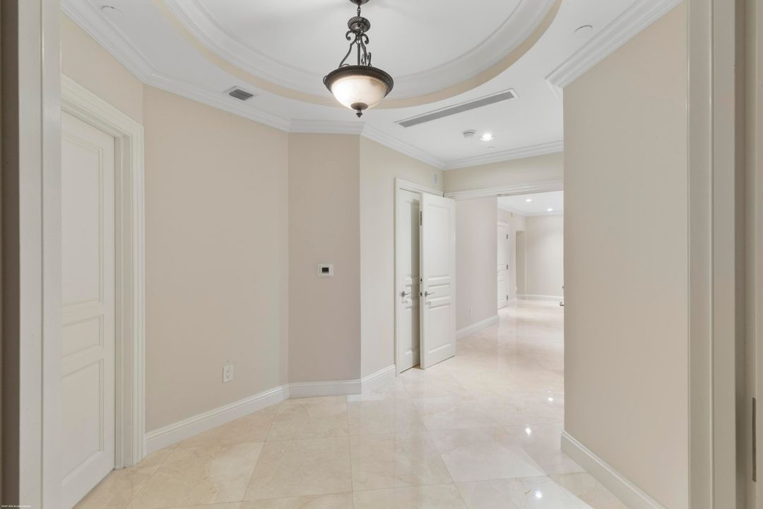 En Venta: $2,499,000 (3 camas, 3 baños, 2801 Pies cuadrados)