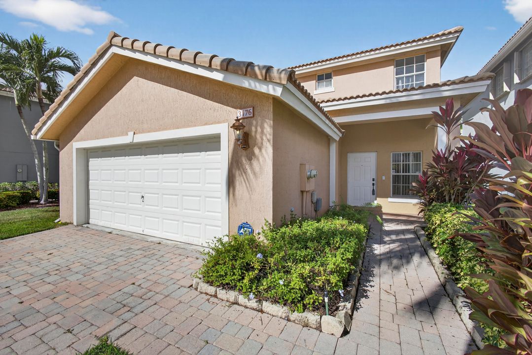 For Sale: $485,000 (3 beds, 2 baths, 2004 Square Feet)