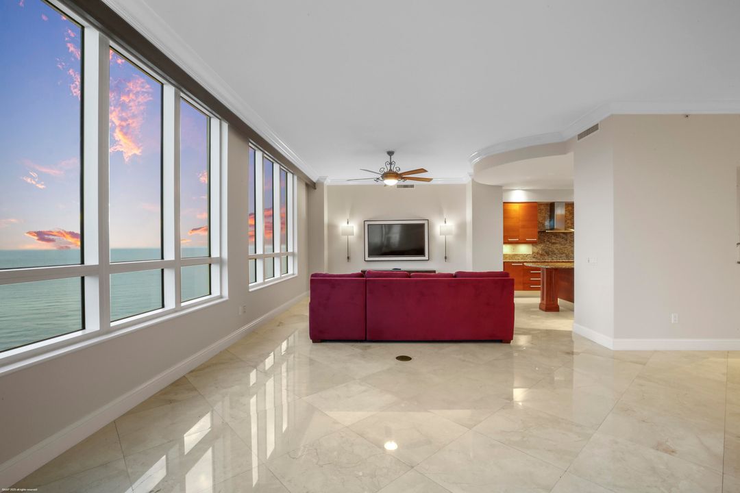 En Venta: $2,499,000 (3 camas, 3 baños, 2801 Pies cuadrados)