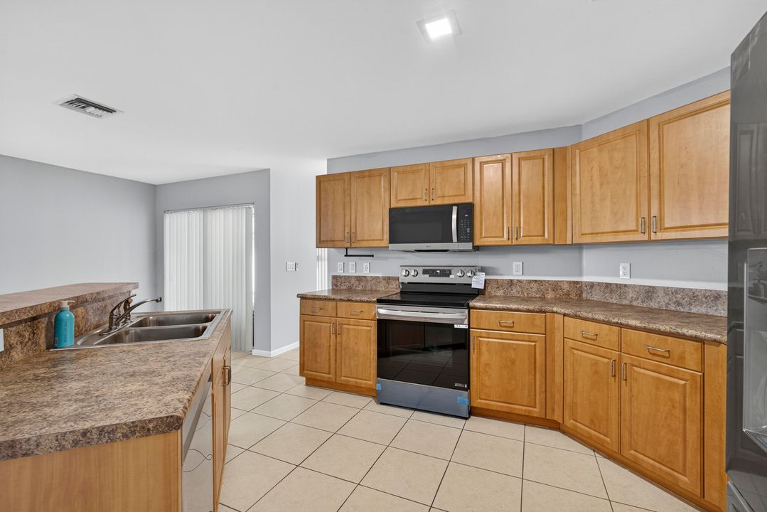 For Sale: $485,000 (3 beds, 2 baths, 2004 Square Feet)