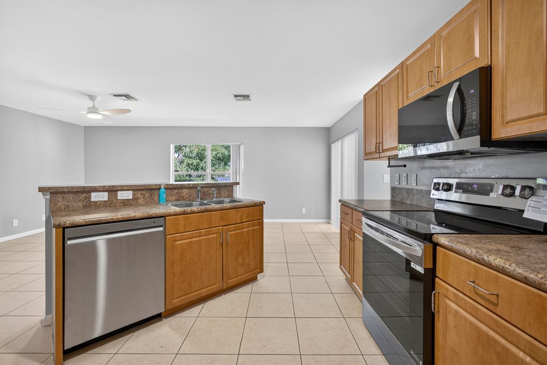 For Sale: $485,000 (3 beds, 2 baths, 2004 Square Feet)