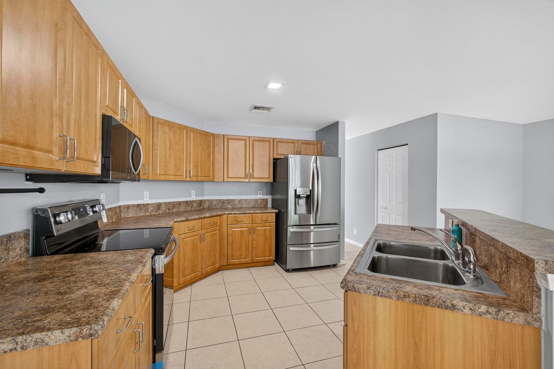 For Sale: $485,000 (3 beds, 2 baths, 2004 Square Feet)