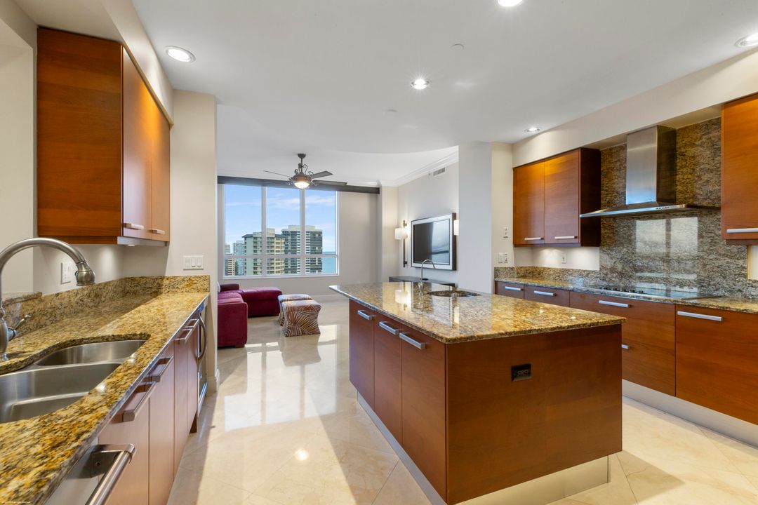 En Venta: $2,499,000 (3 camas, 3 baños, 2801 Pies cuadrados)