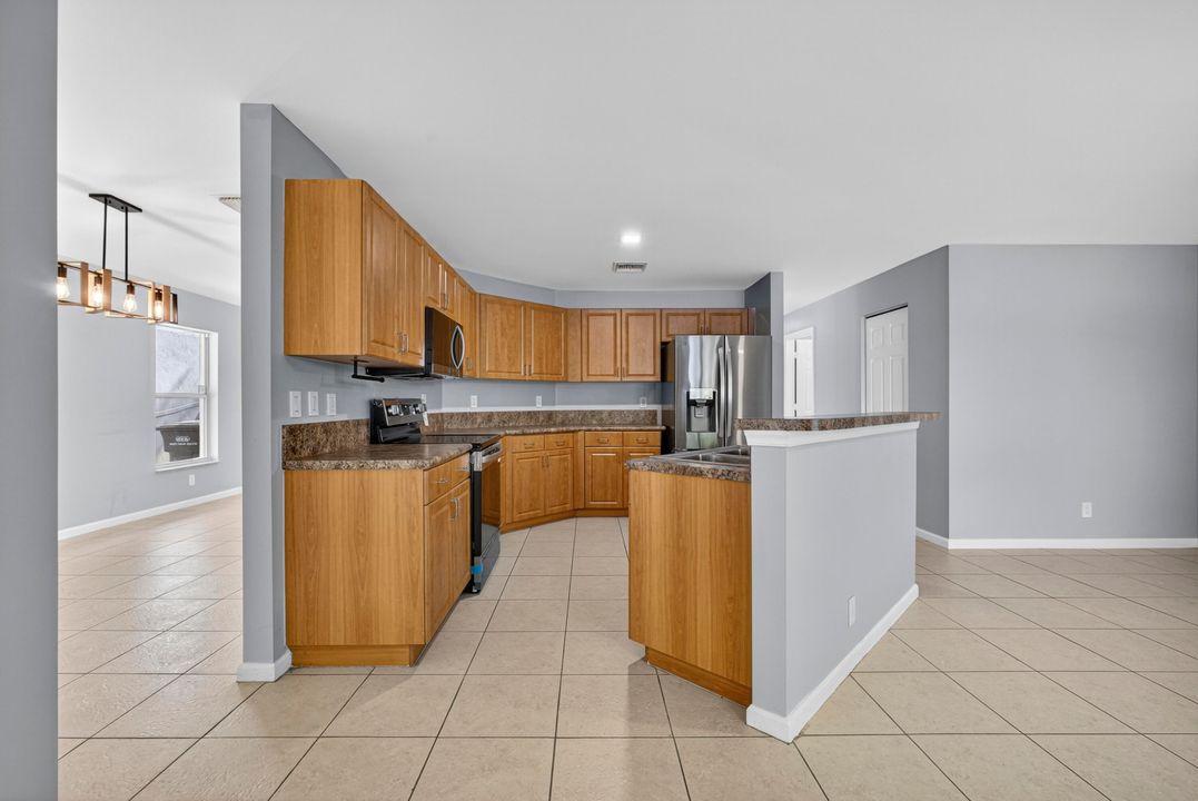 For Sale: $485,000 (3 beds, 2 baths, 2004 Square Feet)