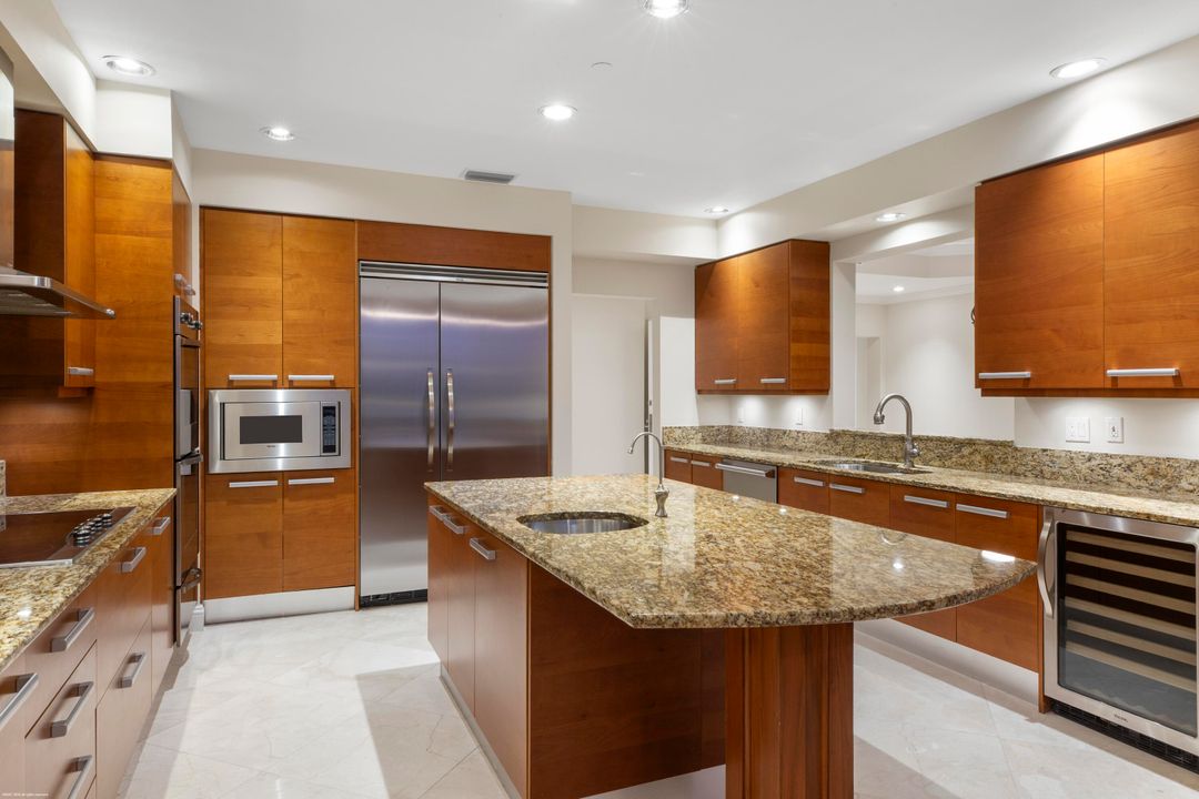 En Venta: $2,499,000 (3 camas, 3 baños, 2801 Pies cuadrados)